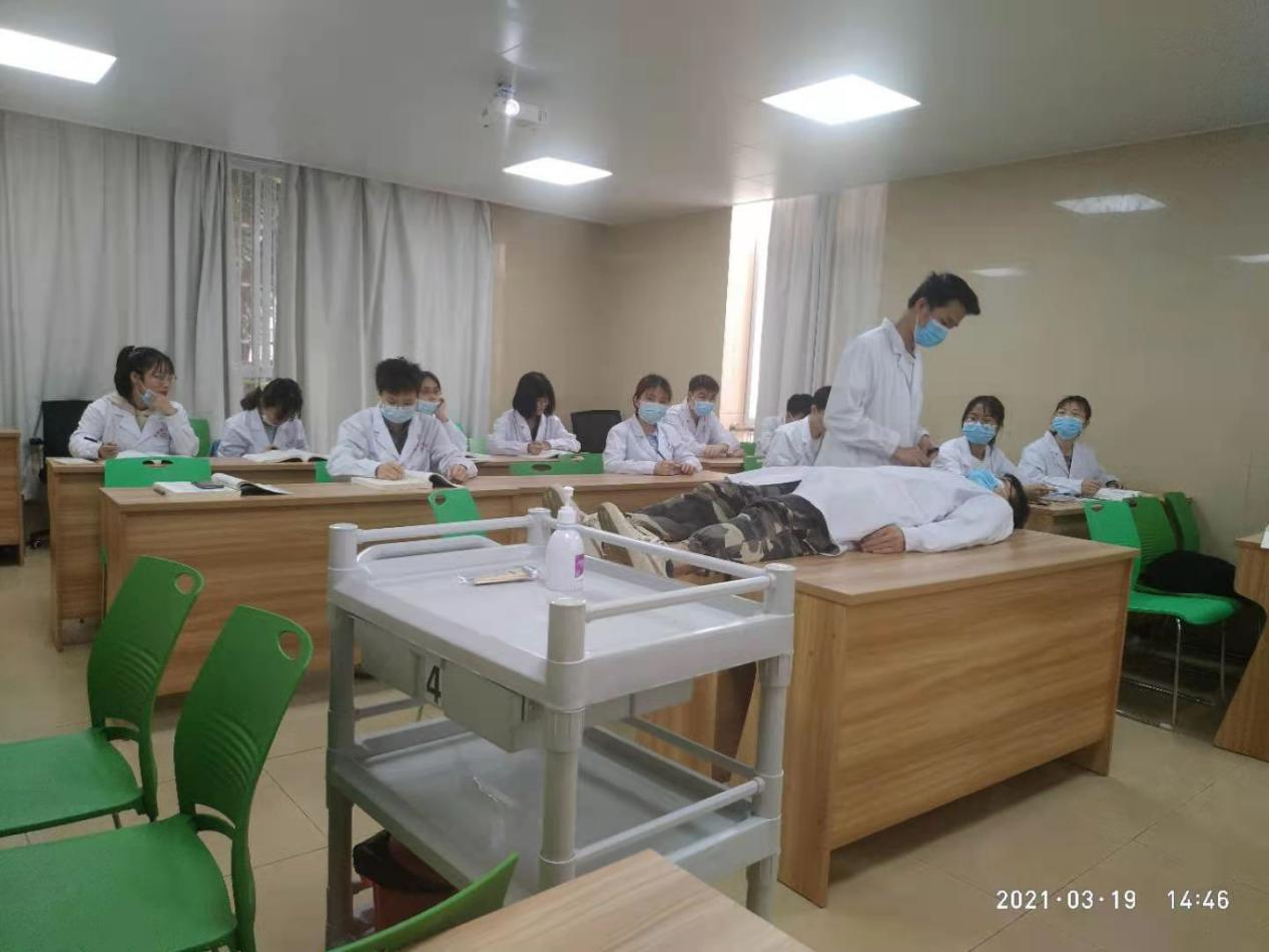 新征程—全科医学院18全科(柳铁班)学生有序进行临床课程学习