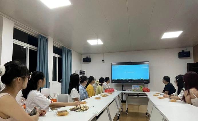 会议室里的人们 AI 生成的内容可能不正确。